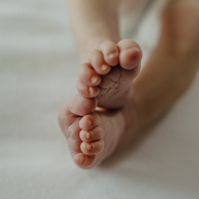 teeny tiny baby toesies 🤍